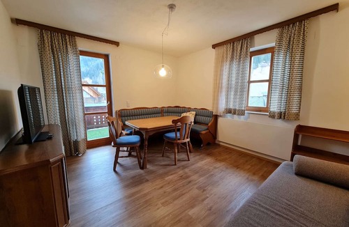 Untertschern Apartment | Cozy Apartment With Mountain View