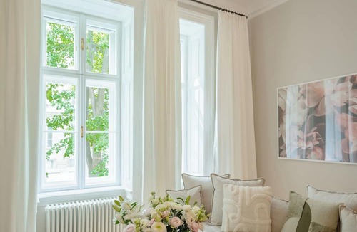 Alservorstadt Apartment | luxury apartment at the Vienna Votiv Church with an idyllic garden view