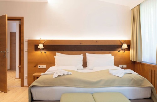 Laakirchen Hotel | Romantik Hotel die Gersberg Alm mit Panorama über Salzburg und Outdoorpool ab Mai