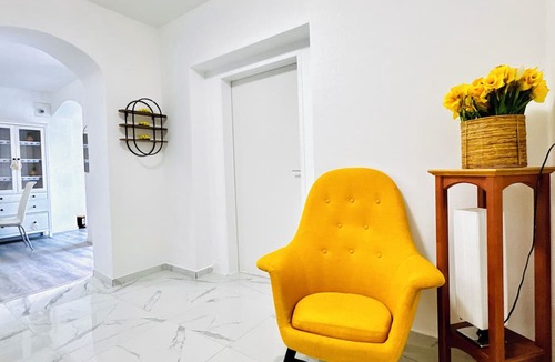 Klosterneuburg Apartment | 2BR Apt With 1LR Close to Museum Gugging