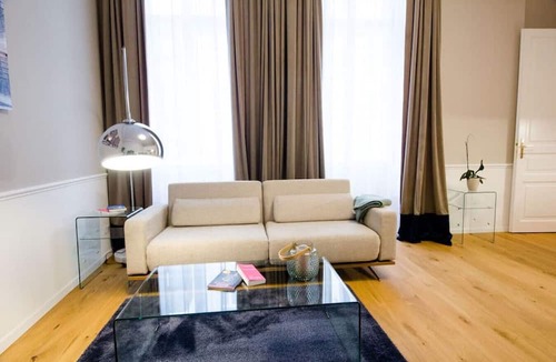 Innere Stadt Apartment | One-Bedroom Apartment with Terrace - Urania