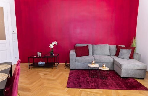 Vienna Apartment | Ruby Luxurious Apartment With View of Schönbrunn