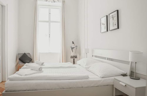 Innere Stadt Apartment | HeyMi Apartments Stephansdom
