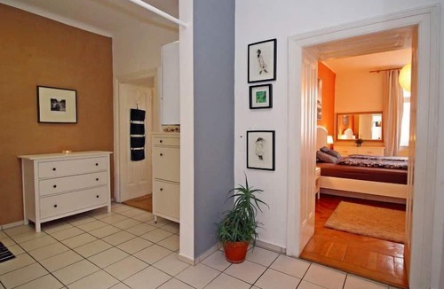 Favoriten Apartment | Apartment Tichy by Interhome