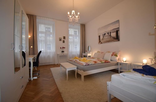 Schottenfeld Apartment | Cosy 3 Room Viennese Flat - 10min to City Center