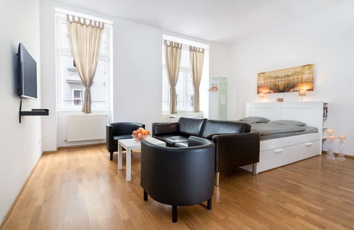 Landstrasse Apartment | 90 m2, Top renovated, 2 bedrooms, bright, quiet, next to Belvedere palace