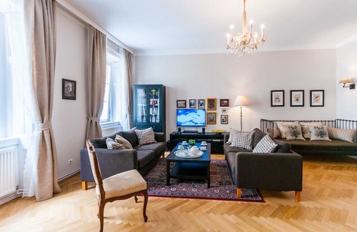 Innere Stadt Apartment | Allegro - Just Steps From Stephansplatz, 1st District
