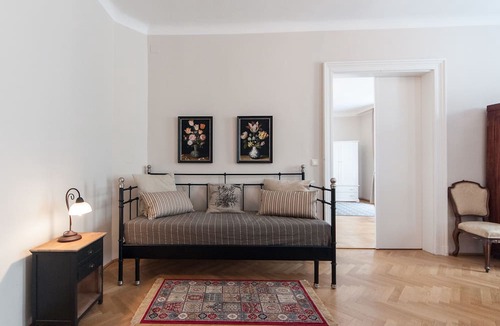 Innere Stadt Apartment | Allegro - Just Steps From Stephansplatz, 1st District