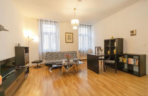 Funfhaus Apartment | Apartment No. 07 in Vienna near Schönbrunn/Westbahnhof | Keyless Check-In