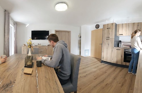 Rangersdorf Apartment | Apartment 'Koni's Ferienwohnung' with Mountain View and Covered Parking Space