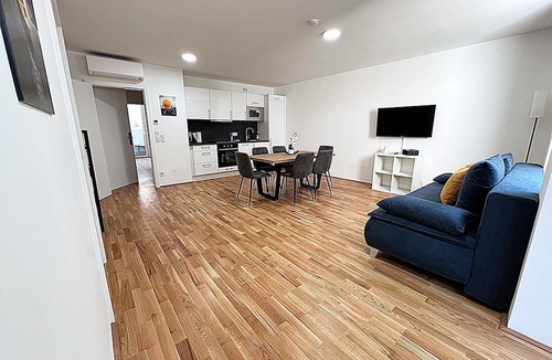 Funfhaus Apartment | Apartments next to Public Transport GG13
