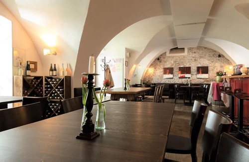 Kritzendorf Apartment | Apartment 'Bioweingut Hauerhof 99 -1' with Shared Garden, Wi-Fi and Air Conditioning