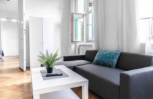 Wahring Apartment | 4 Great Apartments AKH - Ideal for Groups of 19