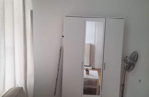 Landstrasse Apartment | Commodious 3BR Apt. Ideal for Families and Friends