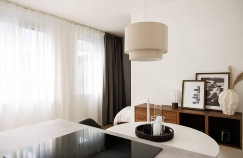 Brigittenau Apartment | Secret Garden Suite with Terrace, 10 min to Center