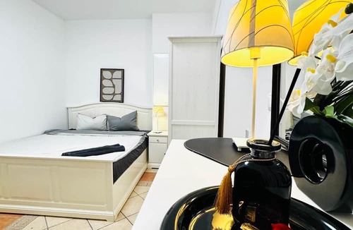 Grinzing Apartment | Spacious Home & Garden Free Parking