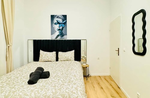 Rudolfsheim-Funfhaus Apartment | Stylish 4BR Apt Near Westbahnhof