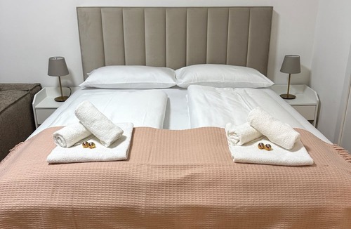 Hundsturm Apartment | Family-friendly apartment: modern, prime location, fully equipped