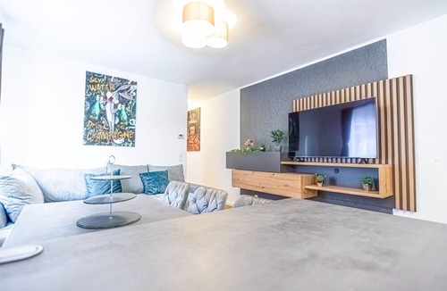 Donaustadt Apartment | Spacious 2BR and 1LR Apartment, Around Donaustadt