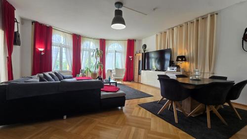 Gerasdorf bei Wien Villa | Villa Familienglück mit großem Garten und Pool