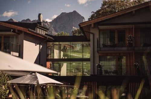 Maria Alm am Steinernen Meer Hotel | Wellness und Brunch Hotel MorgenZeit beheizter Naturteich Genuss Frühstück bis 13 Uhr Hochkönig Sommercard
