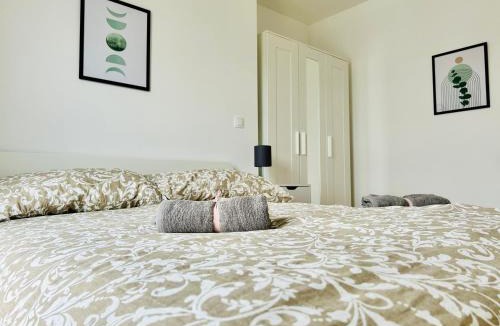 Liesing Apartment | Modern Apartment with Balcony & Free Parking - Near Metro