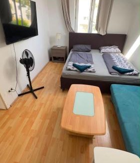 Grinzing Villa | Elegant Villa with Free WiFi Sleeps 29