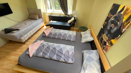 Grinzing Villa | Elegant Villa with Free WiFi Sleeps 29