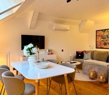 Tentschach Apartment | Landhaus Wulfenia - APARTMENT KLAGENFURT - Private Sauna, Smart-TV, Air Conditioning, Free Parking