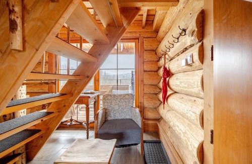 Klagenfurt-Wolfnitz House | Naturstammhaus Almhütte