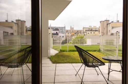 Hernals Apartment | Modern, Bright Garden Apartment, 15 Mins to Center