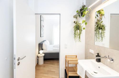 Hernals Apartment | Modern, Bright Garden Apartment, 15 Mins to Center