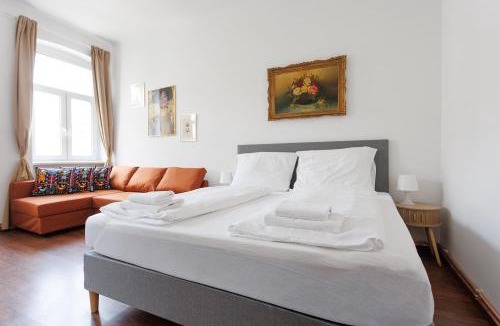 Rudolfsheim-Funfhaus Apartment | West Living by Lorenz