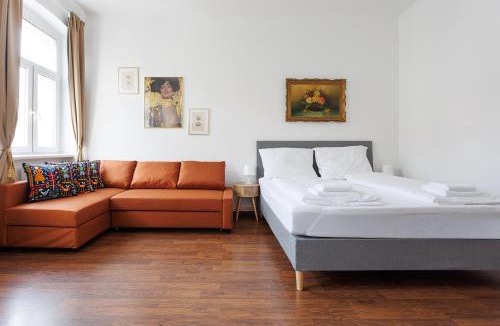 Rudolfsheim-Funfhaus Apartment | West Living by Lorenz