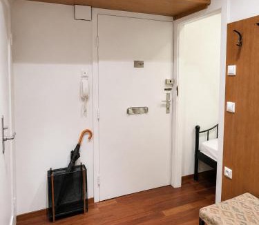 Innere Stadt Apartment | CozyNite Vienna Old Town - Modern & Central