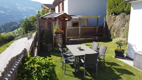 Emberg Apartment | Ferienwohnungen Familie Rieder