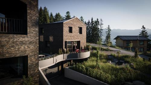 Buerserberg House | Modernes Architektur-Chalet mit Alpenpanorama