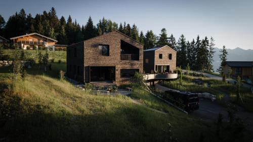 Buerserberg House | Modernes Architektur-Chalet mit Alpenpanorama