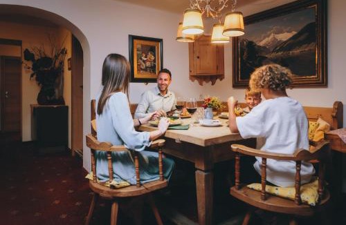 Niedernsill Hotel | Hotel Gasthof Kröll, 1x Großglockner kostenlos, Kinder bis 12 Jahre frei, Restaurant mit regionaler Küche