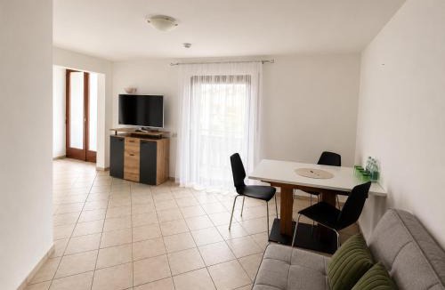 Ubersaxen Hotel | Gasthaus Krone