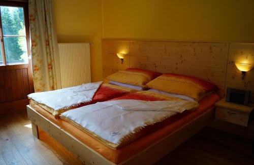Sankt Oswald Bed & Breakfast | Frühstückspension Alte Schule