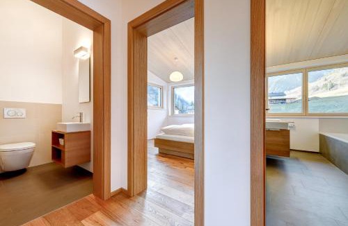 Brand House | Hus 128