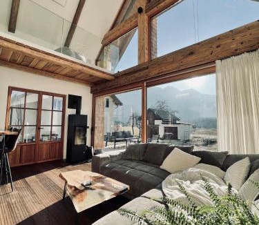 Bad Goisern Apartment | Panorama Chalet - Alpine Retreat Salzkammergut