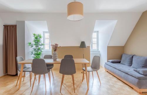 Graz City Centre Apartment | Spacious Quiet Family Suite - 2BR & Free Parking in Altstadt by HERO HOMES Graz
