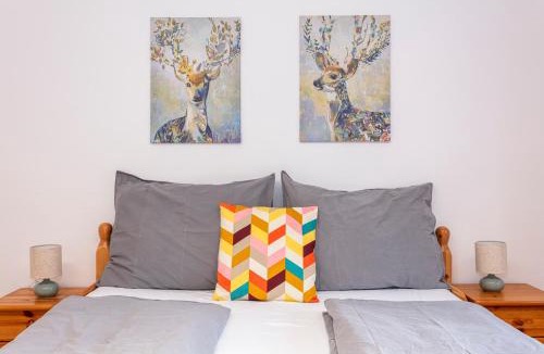 Lofer Apartment | Großes Ferienhaus für 10 Personen mit Kachelofen & Bergblick