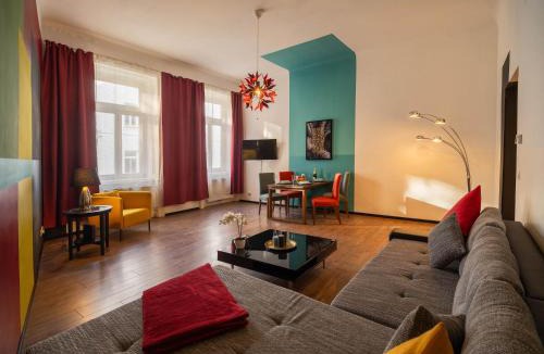 Margareten Apartment | Stylish Vienna Apartment near U4 Metro & Naschmarkt