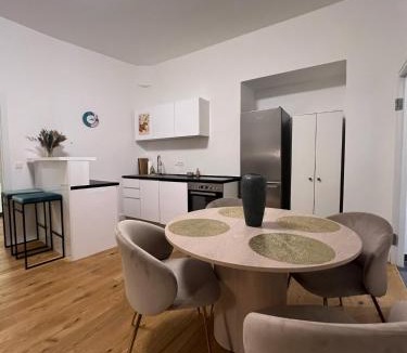 Hernals Apartment | Elegante Stadtwohnung im Tiffany-Stil - Yoga & Matcha