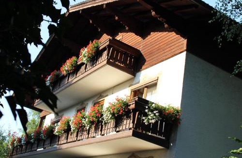 Liefering House | Pension Helmhof