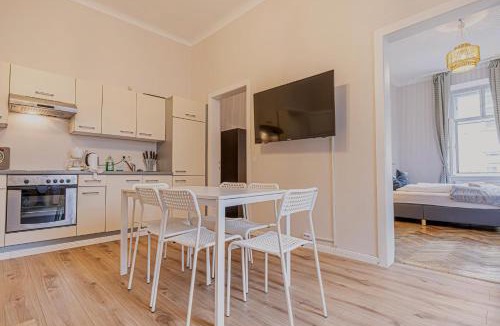 Landstrasse Apartment | Comfortable 2BR & 1LR Apt in Central Vienna