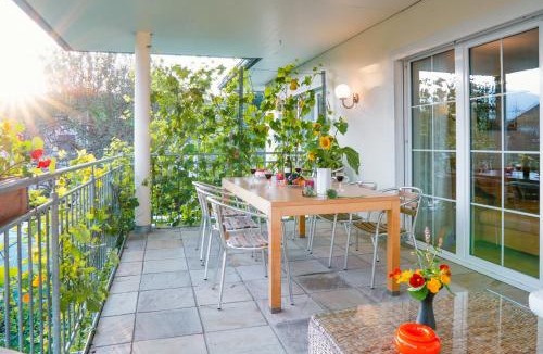 Koblach Apartment | Coraline -Koblach, 6-10 P, 3 Schlafzimmer, Küche, riesige Terrasse, Parkplatz, WiFi, Stellplatz Ski